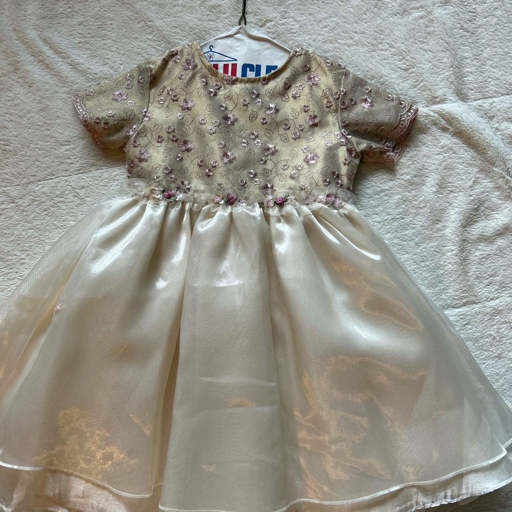 Beautiful party dress.  Perfect for the holidays, weddings, birthdays. Pristine.